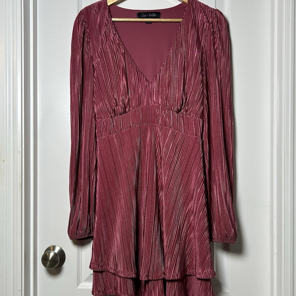 Oak & Trellis Wine Plissé Pleated V-Neck Long Sleeve Tiered Ruffle Mini Dress